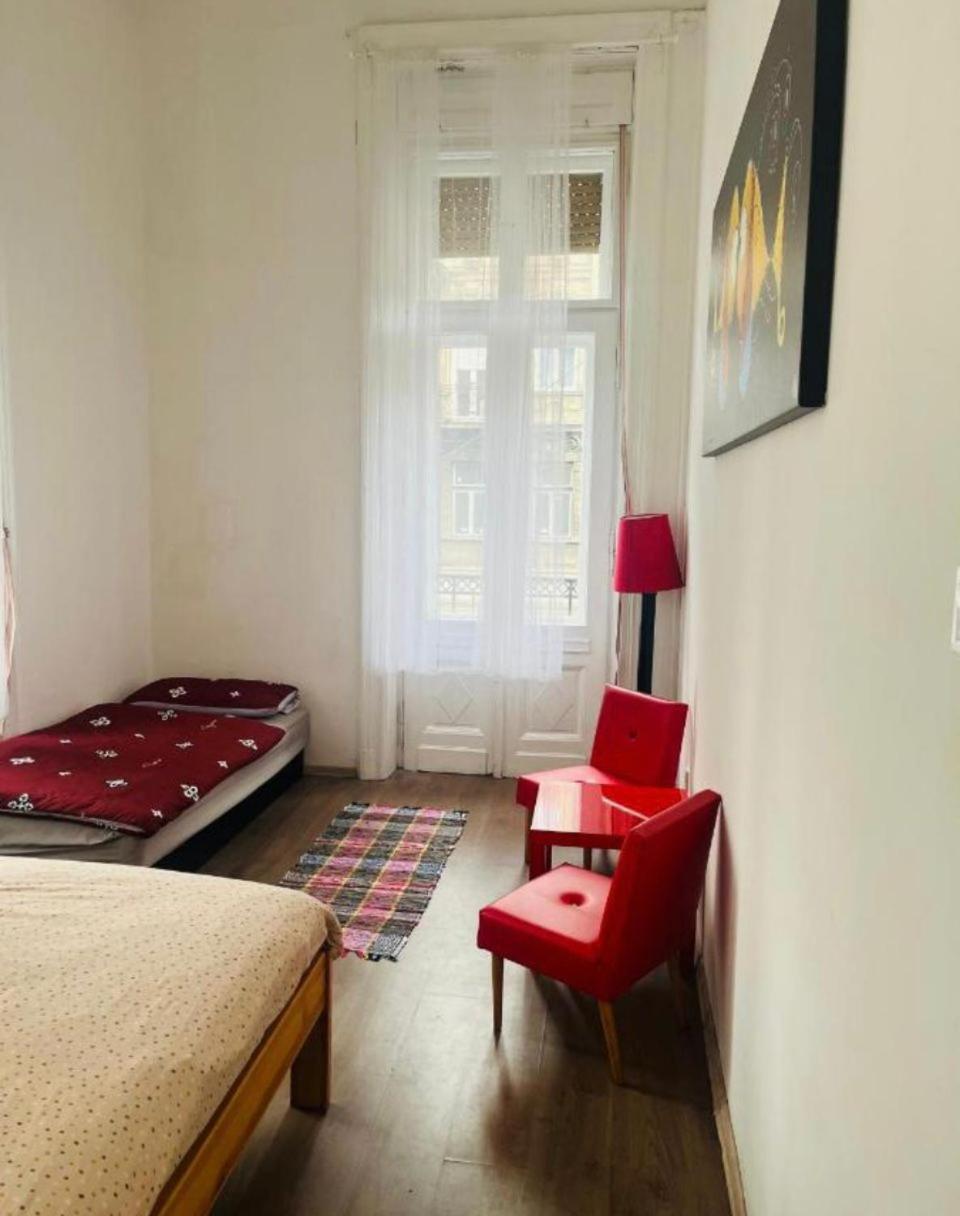 Ejjeli Majom Hostel Budapest Eksteriør bilde